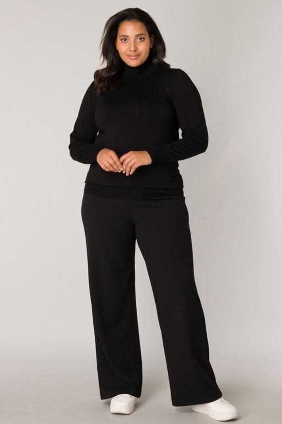 Base level curvy - turtleneck